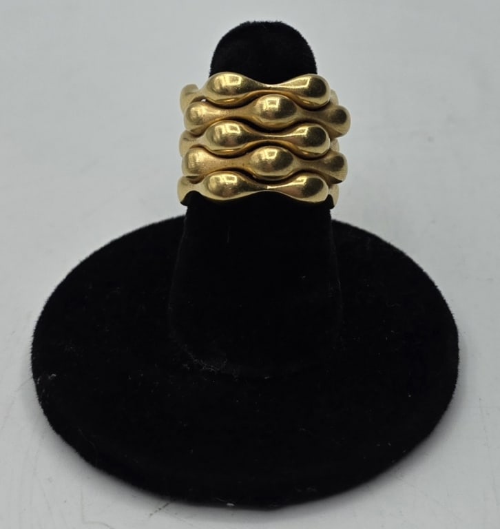 18k Bubble Wave Ring - 10.34g: 18k Bubble wave ring. Ring consists of 5 rows in a bubble wave design connected at the sides. 3 rows are polished yellow gold with the 2 alternating rows having a slight brushed finish. Size 5.5. Appr