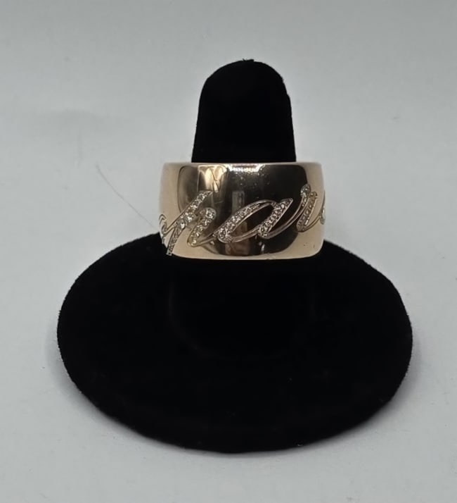Chopard 18k Rose Gold Diamond Signature Ring 22.9g: Chopard 18k Rose Gold Diamond Signature Revolving Ring. 18k Rose gold band with polished finish and Chopard, accented with diamonds, written in script around the entire band. Approx. 22.9g Tw. Size 8.