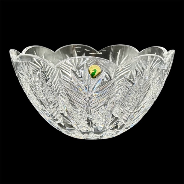 Waterford Crystal Designers Gallery Fern Bowl: Waterford Crystal Designers Gallery Fern bowl. Bowl features distinctive deep wedge cuts forming an organic, multi tiered fern motif and dramatically scalloped rim accentuating the leaf pattern. In li