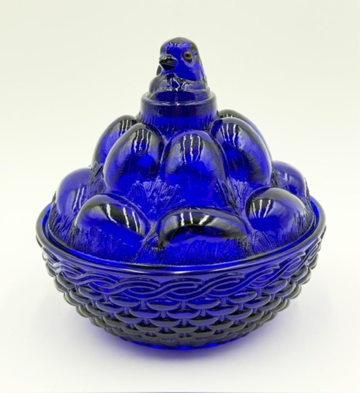 Vintage Westmoreland Glass Cobalt "Hen on a Nest: Vintage Westmoreland Glass "Hen on Nest". Made of pressed cobalt blue glass. In excellent condition with no chips or cracks. Approximately 6"h. Photos are considered part of the condition and