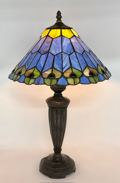 Beautiful Tiffany Style Peacock Table Lamp (1 of 10)