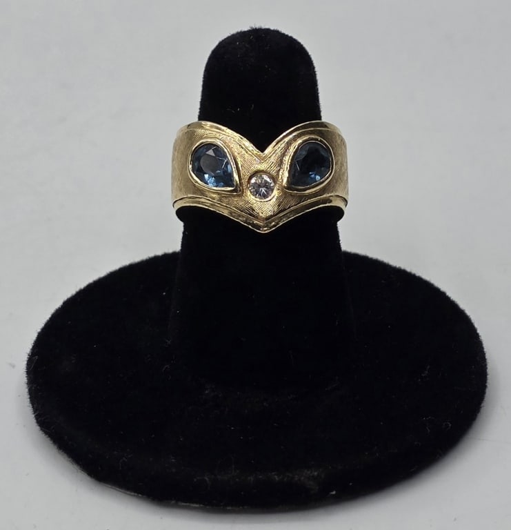 Unique 14k Tourmaline & Diamond Owl Ring - 13.59g: Unique 14k yellow gold owl ring. Ring features a distinct V shaped textured gold band designed to resemble a stylized owl's face. Face is set with two teardrop blue tourmaline eyes flanking a central