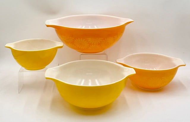 Vintage Pyrex Daisy Cinderella Nesting Bowls (1 of 19)