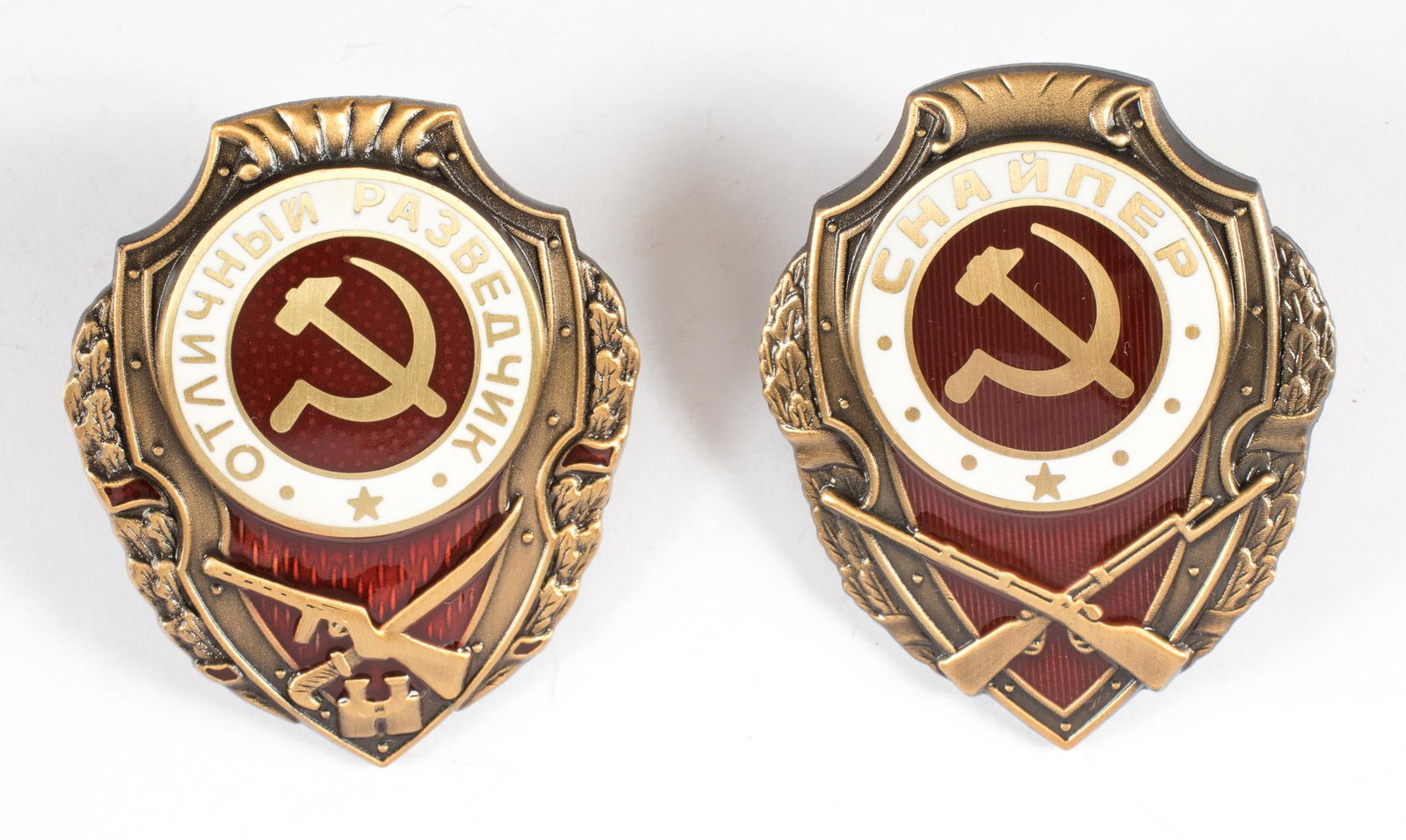 WWII SOVIET DISTINGUISHED SNIPER & RECON BADGE (2): WWII SOVIET DISTINGUISHED SNIPER & RECON BADGE (2) Lot of two (2) WWII Soviet badges. A distinguished sniper and a distinguished reconnaissance badge. Two of the most popular Russian military badges. 