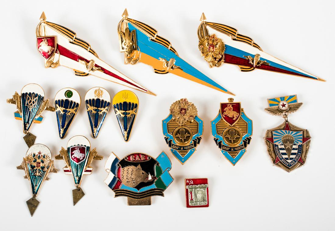 RUSSIAN SOVIET PARATROOPER'S BADGES (14): Large group of fourteen (14) assorted Russian and Soviet paratrooper's badges and pins. Very colorful with interesting graphics. Unauthenticated, sold as-is.