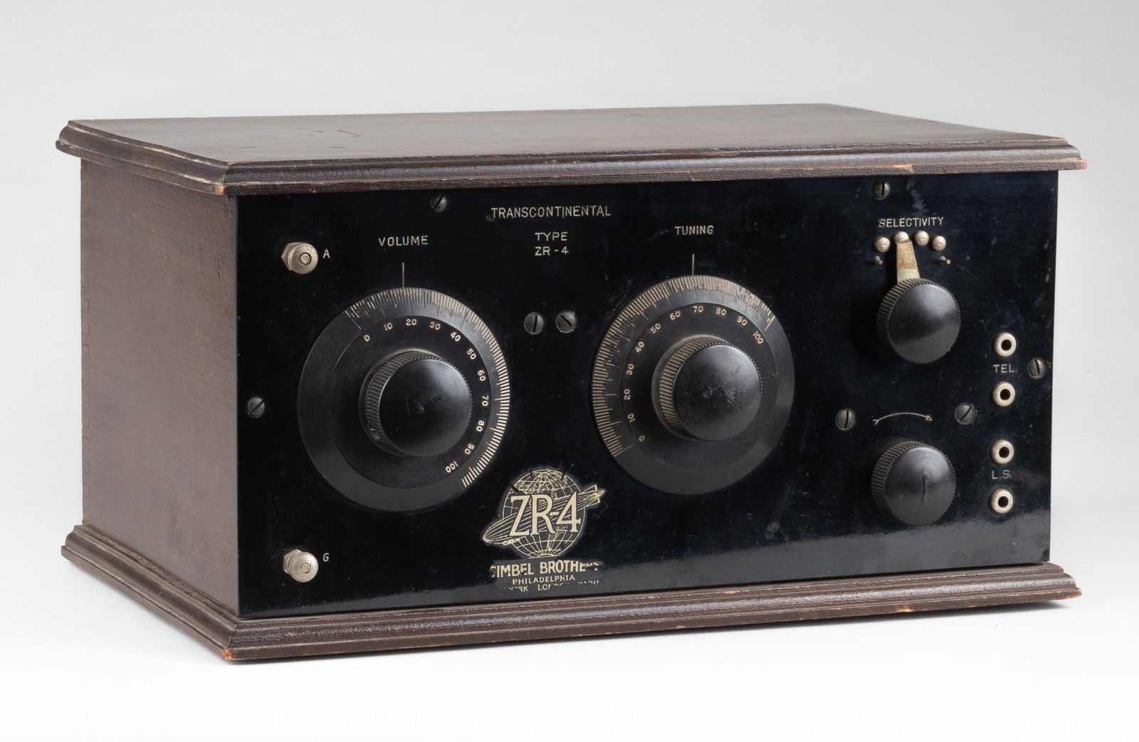 TRANSCONTINENTAL ZR-4 GIMBAL BROTHERS TUBE RADIO: A Transcontinental ZR-4 tube radio produced by Gimbal Brothers, with wooden case, bakelite front panel, and four dials, produced in 1924, 13.5 x 8.5 x 7.75 inches. Top lid is hinged to reveal the tube