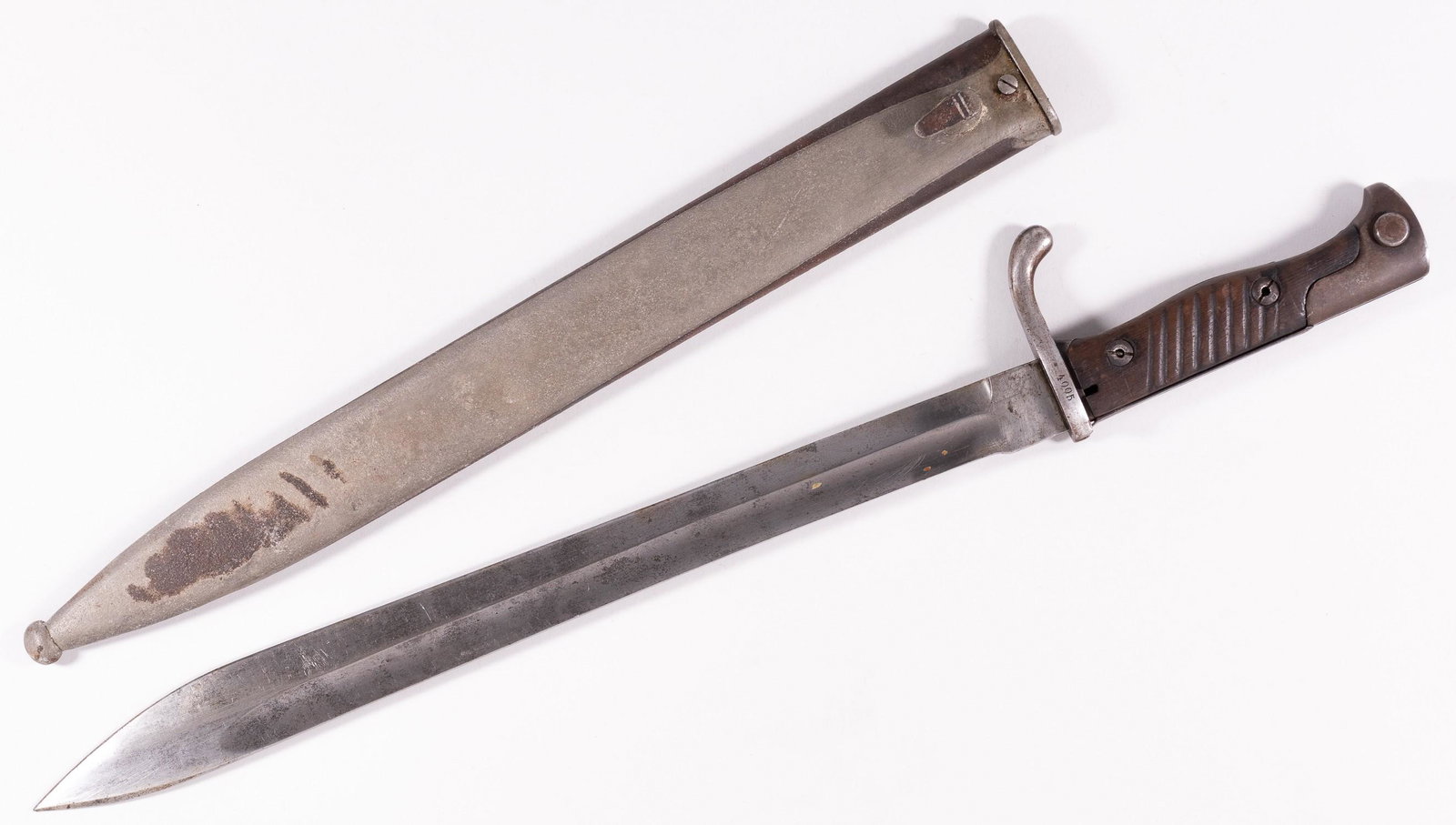 GERMAN WWI M1898/05 BAYONET BY WEYERSBERG: German M1898/05 WWI bayonet. Features proofmarkes on blade and pommel, wood grips. Blade marked 'Weyersberg Kirschbaum & CIE Solingen' on blade, crown a 'W' over '16' on spine, and '4005' on cross gua