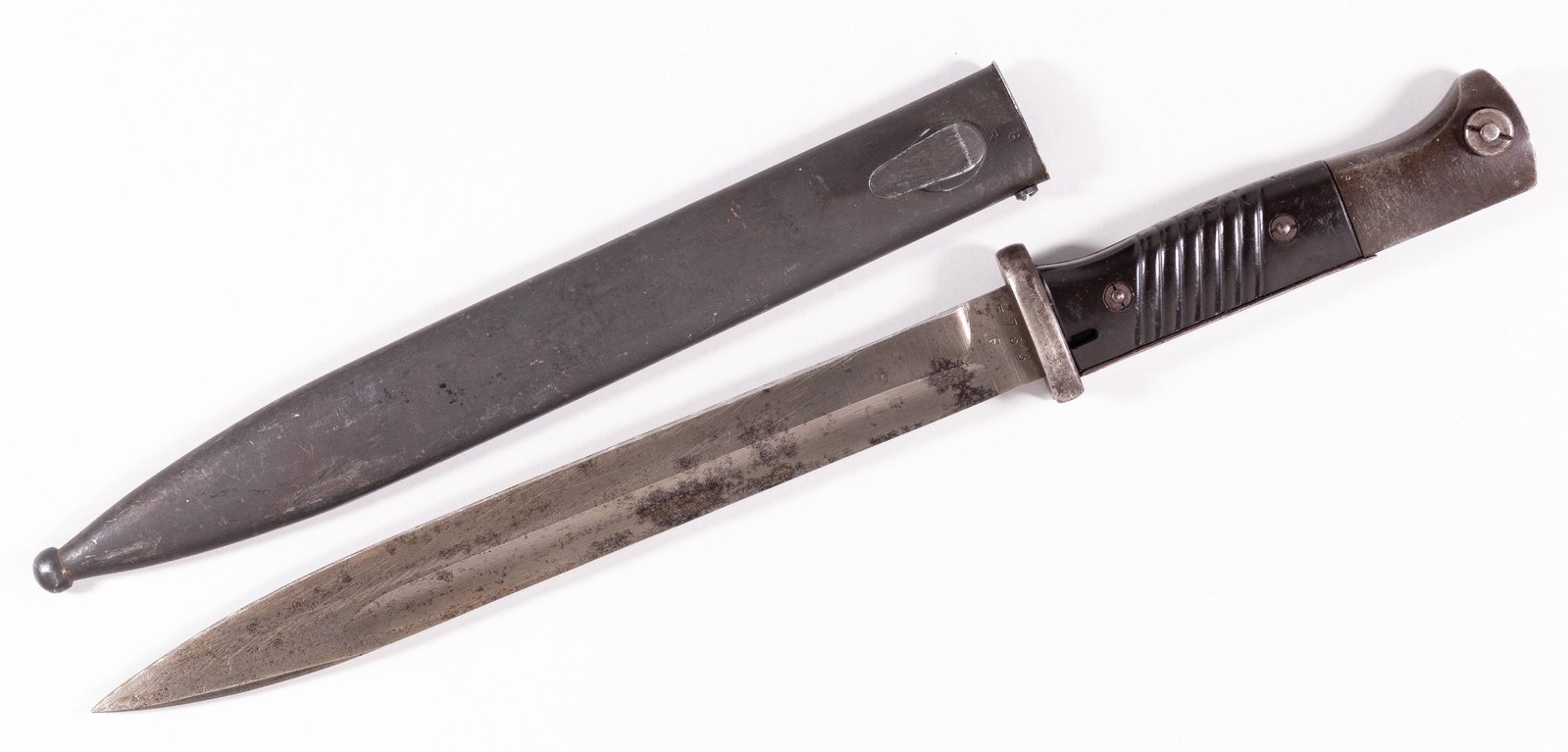 GERMAN WWII BAYONET: German WWII bayonet M1884/98 third pattern. Serrated dark brown plastic grips. Marked on blade '43 crs', on verso marked '4763e', pommel marked 'deA510' and 'deA519'. Pitting on cross guard and blade,