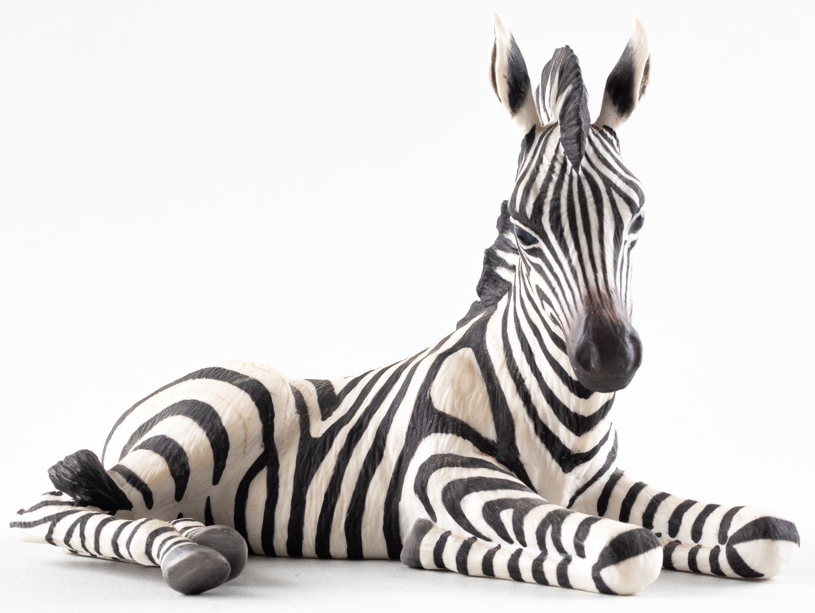 BOEHM PORCELAIN ZEBRA FIGURINE: Boehm porcelain zebra sitting down, hallmarked and numbered 20138. Made in England in 1989. 7.5 x 5.5 inches. No damage, repairs or breaks. Very nice.