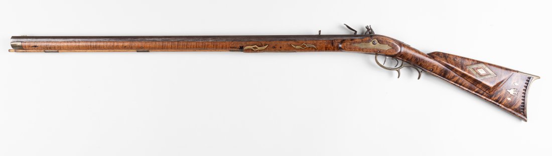 KENTUCKY LONG RIFLE 36 CAL: Antique Flintlock Kentucky Long Rifle, custom built. Kentucky Long Rifles started being produced in the 1730s by craftsmen for hunting and defense for early homesteads. In the 1800s, soldiers used a r