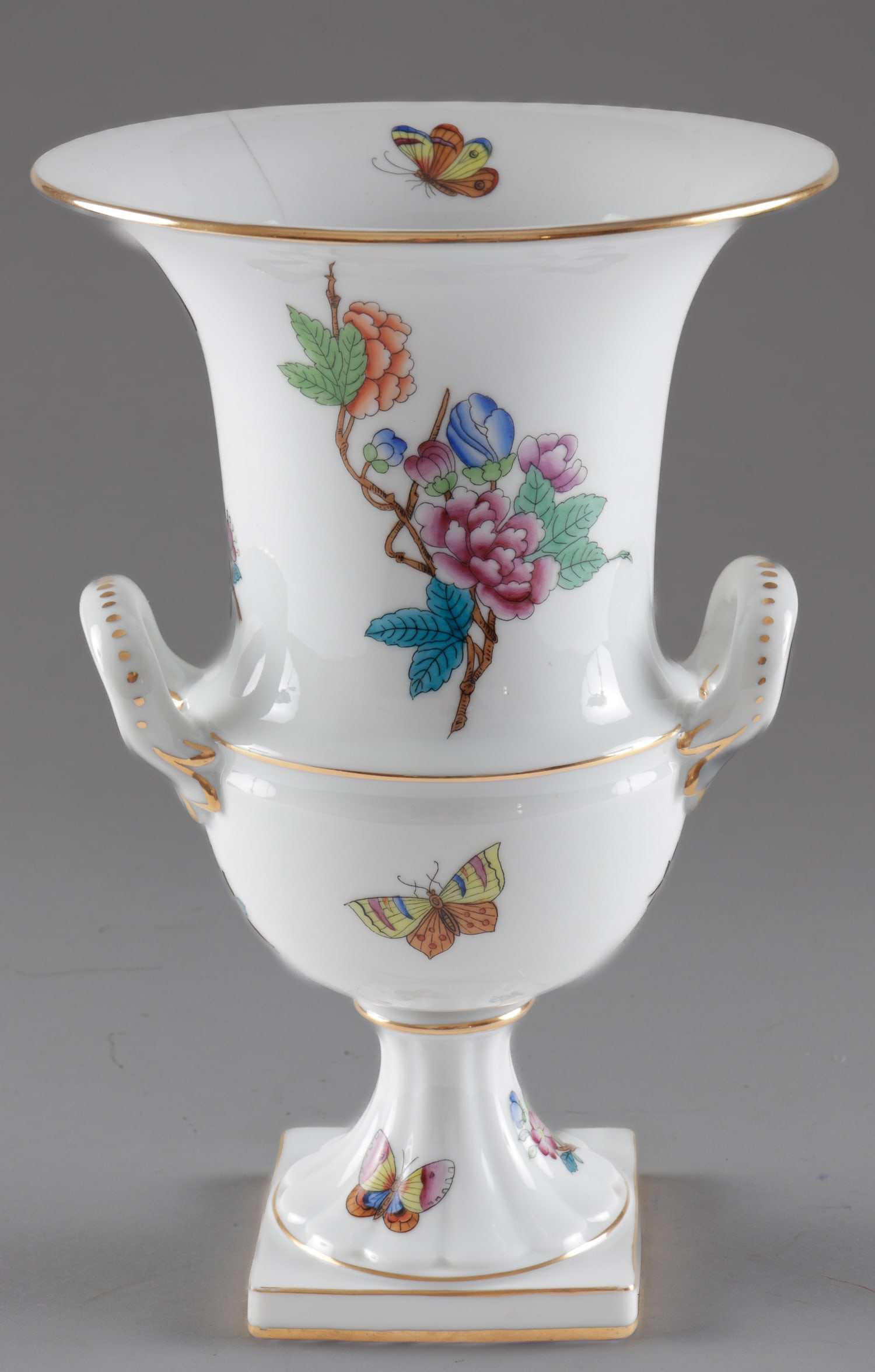 HEREND PORCELAIN EMPIRE VASE QUEEN VICTORIA ON BASE (1 of 7)