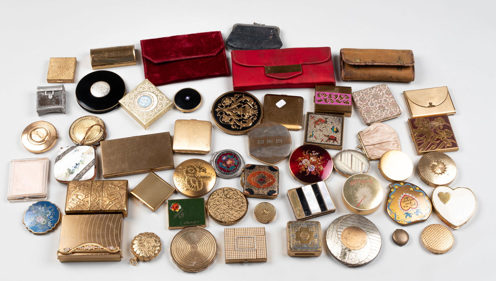 50 MAKEUP BAGS AND POWDER CASES (1 of 1)