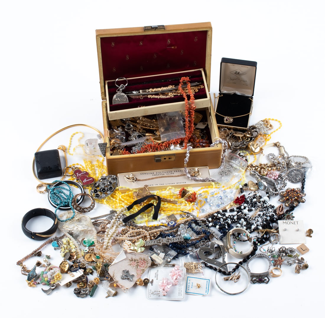 LARGE COLLECTION OF COSTUME JEWELRY AND JEWELRY BOX: Large collection of costume jewelry and jewelry box.