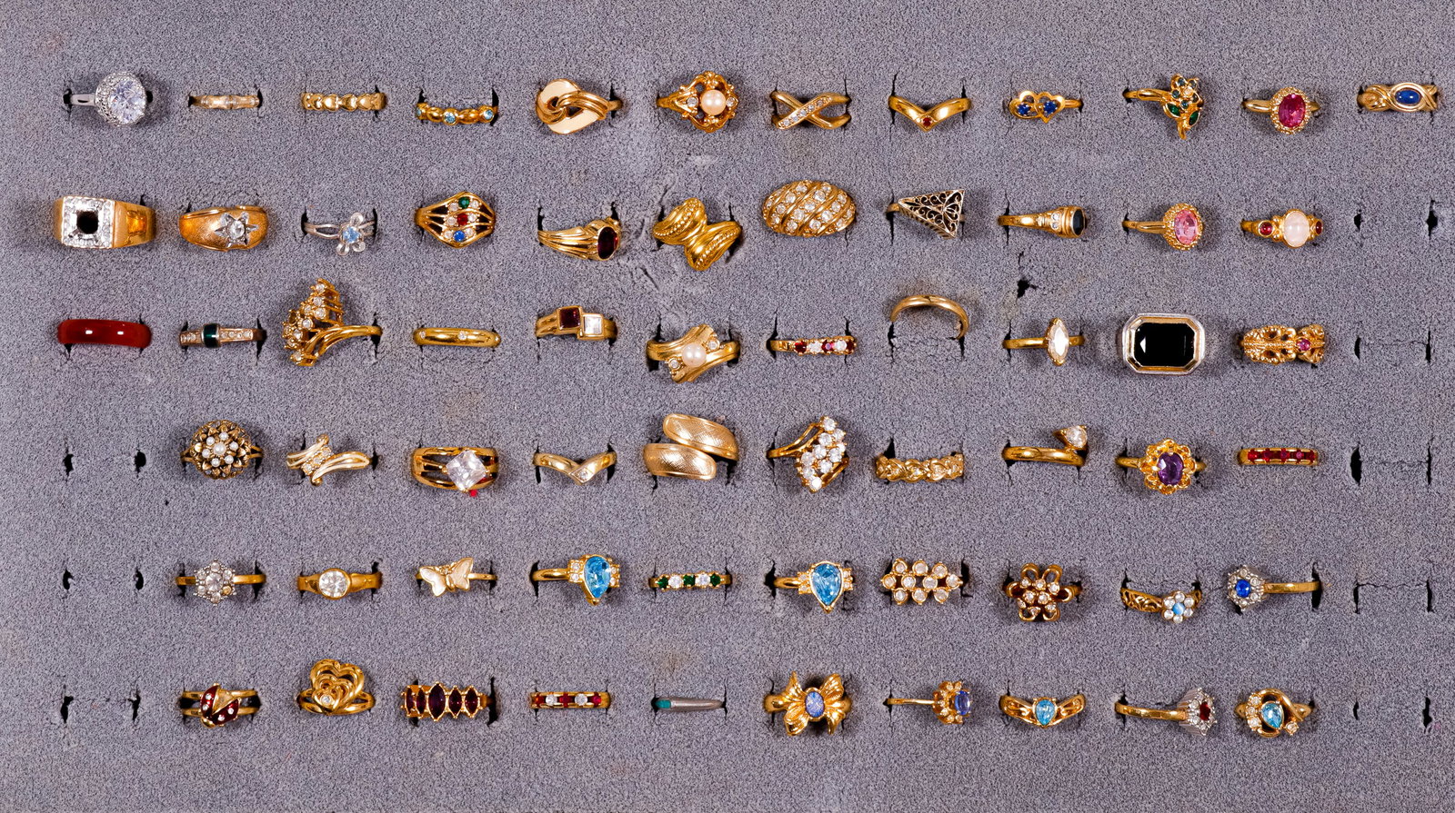 COSTUME JEWELRY RINGS: 64 Variety costume jewelry rings