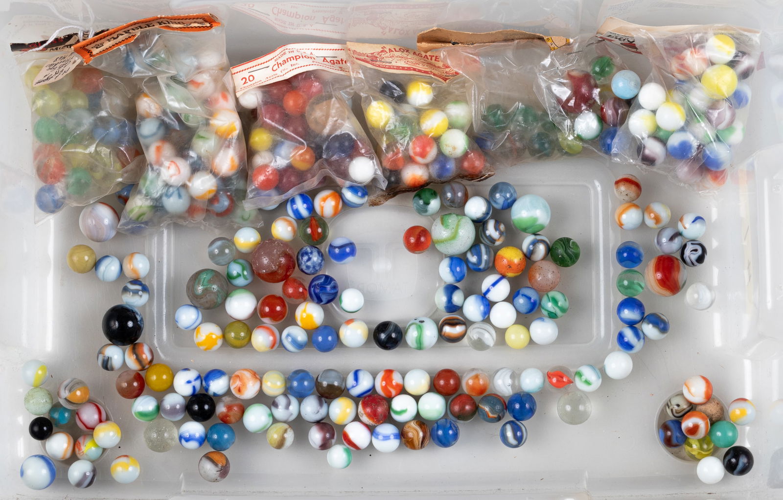 300 ASSORTED VINTAGE MARBLES (1 of 1)