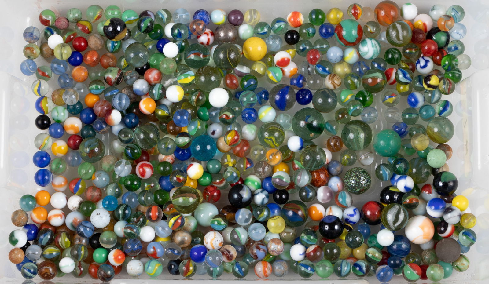 500 ASSORTED VINTAGE MARBLES (1 of 1)