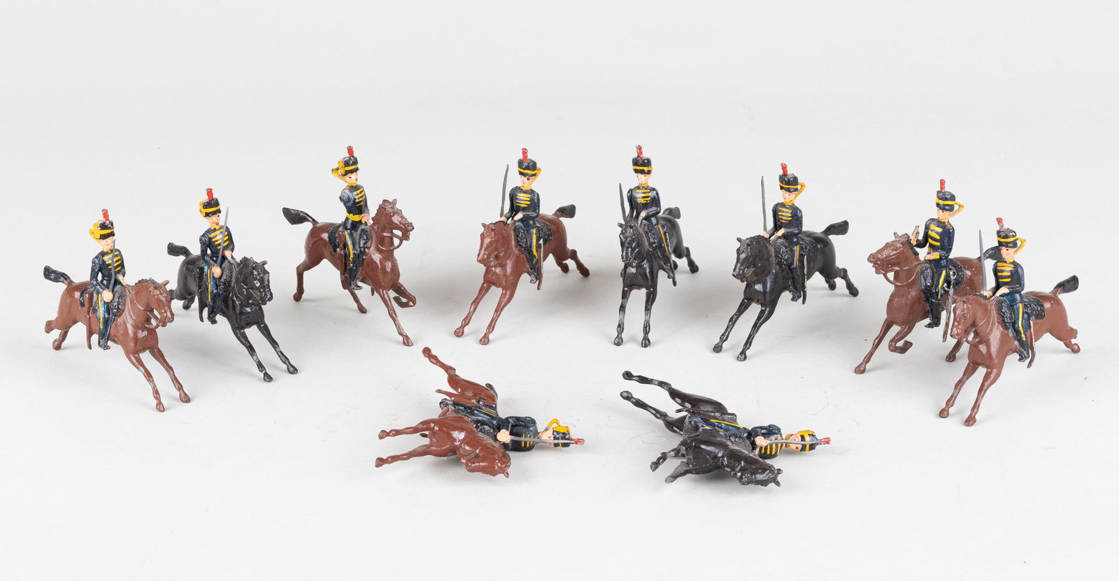 16 TOY BRITAINS SOLDIERS NO. 8 (1 of 3)