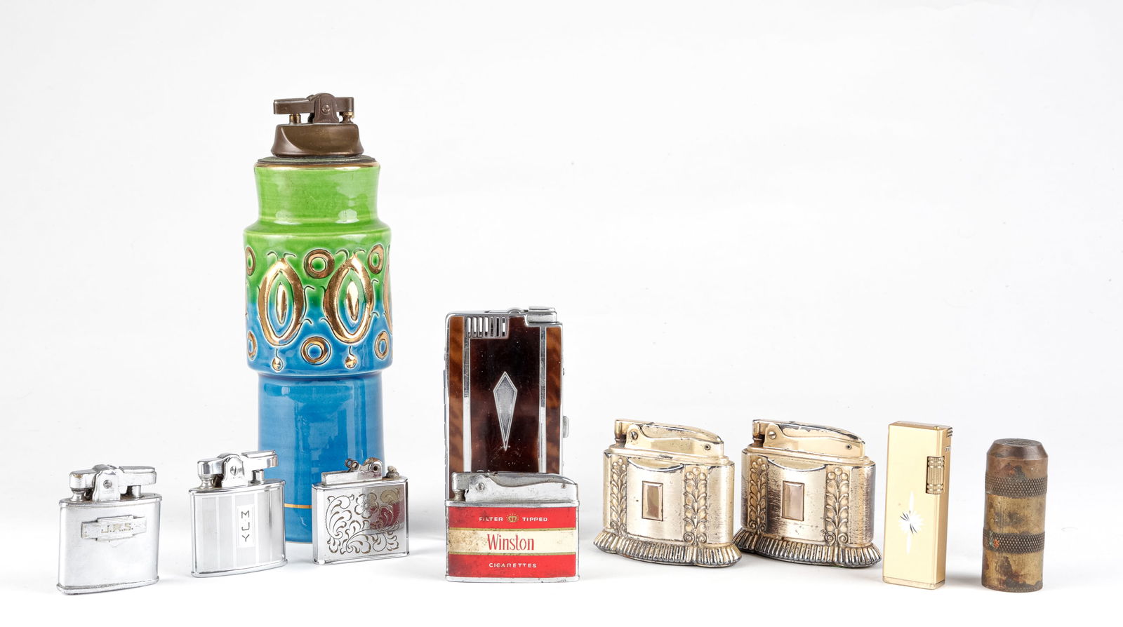 10 VINTAGE TABLE LIGHTERS (1 of 12)