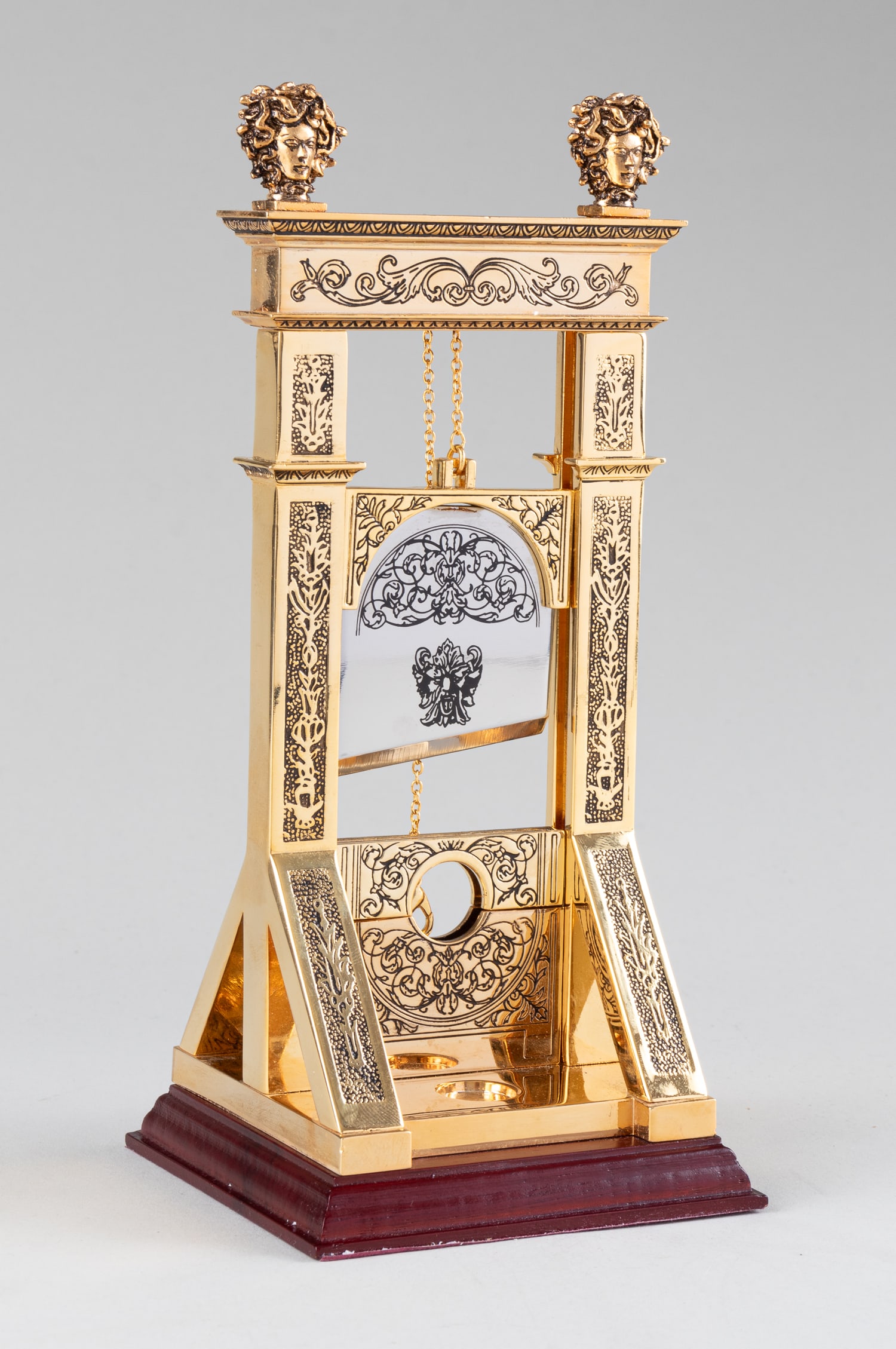 REVOLUTIONARY GUILLOTINE CIGAR CUTTER (1 of 2)