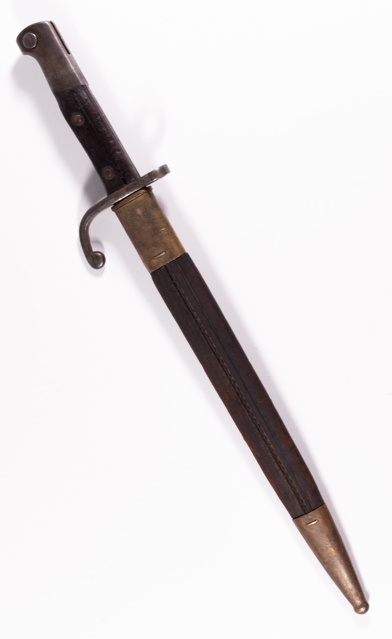 WWI BRAZILIAN MAUSER M1908 BAYONET: World War I Brazilian Mauser model 1908 bayonet, stamped under the guard '11963.' Leather and brass sheath, stamped 8507 on the opening face. Made from 1908-1914 for the Brazilian M1908 Mauser rifle. 