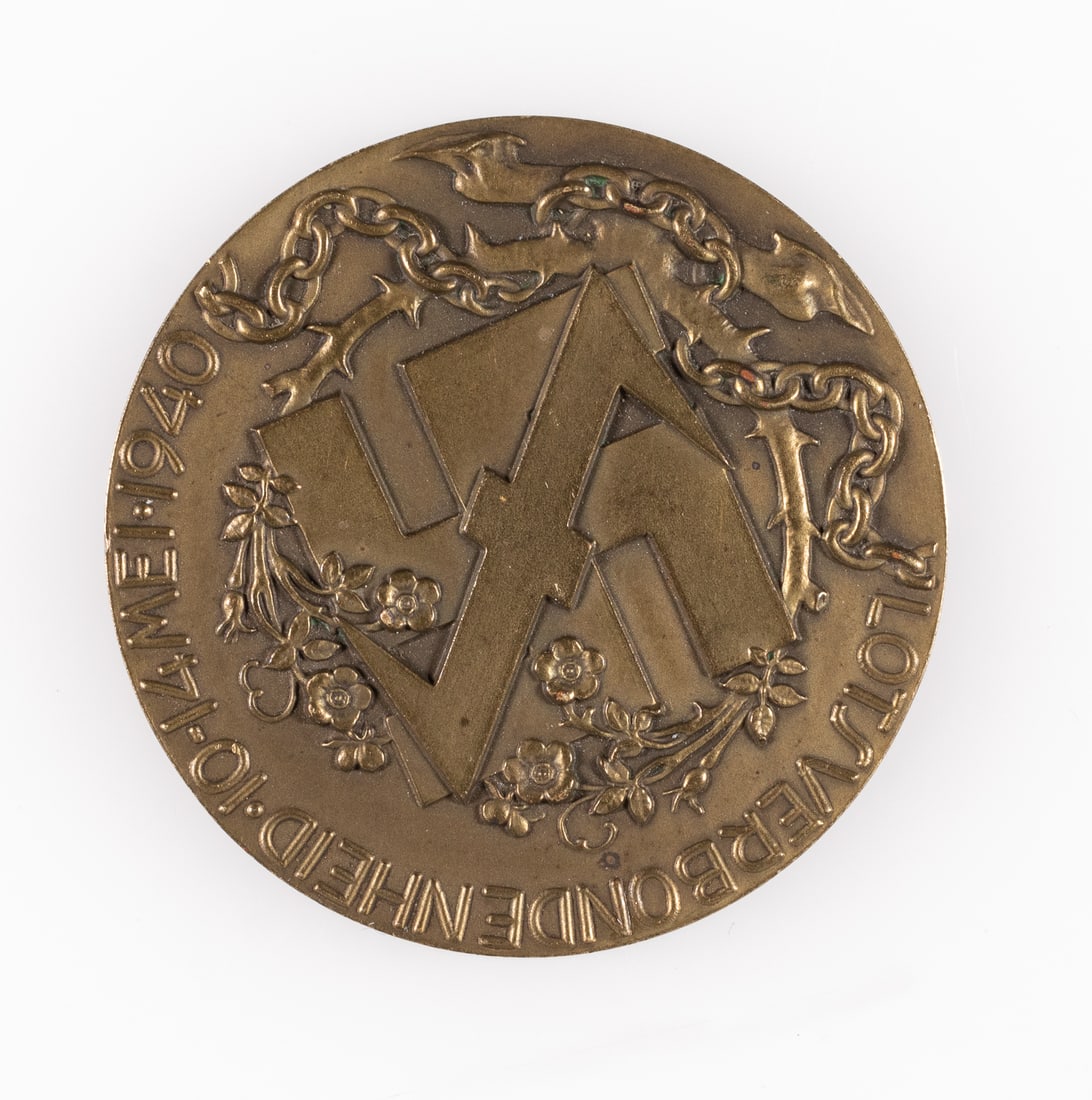 DUTCH NSB TABLE MEDALLION LOTSVERBONDENHEID: Dutch NSB table medallion given to German citizens and Dutch NSB member to signify the bond between the Netherlands and Germany after being invaded. The front features the Wolfsengel with swastika and