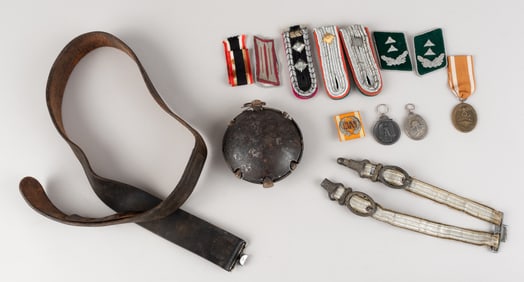 WWI / WWII GERMAN MEDALS, BADGES, AND GEAR (13)