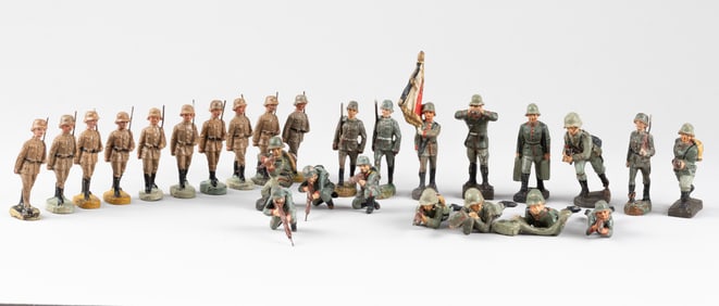 31 ELASTOLIN HEER TOY SOLDIERS