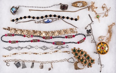 16 PIECES VINTAGE COSTUME JEWELRY (BRACELETS, NECKLACES, BROACHES