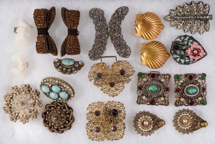 20 VINTAGE AUSTRO-HUNGARY JEWELRY (CLIPS AND BROACHES)