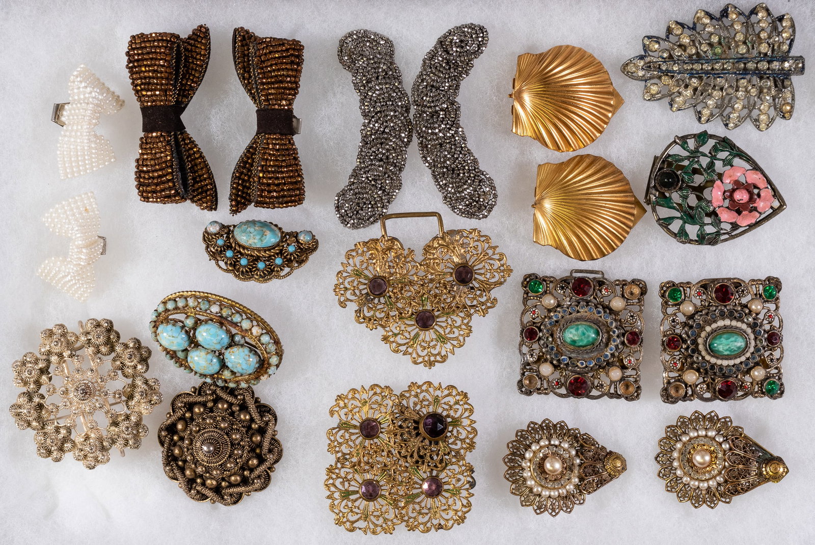 20 VINTAGE AUSTRO-HUNGARY JEWELRY (CLIPS AND BROACHES): Lot of twenty vintage Austro-Hungary styled jewelry, including clips and broaches. All pieces except one are unmarked. One broach marked 'Topazic Portugal' Features four broaches and sixteen clips, fi