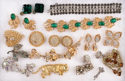 VINTAGE EUROPEAN JEWELRY (25 PIECES)
