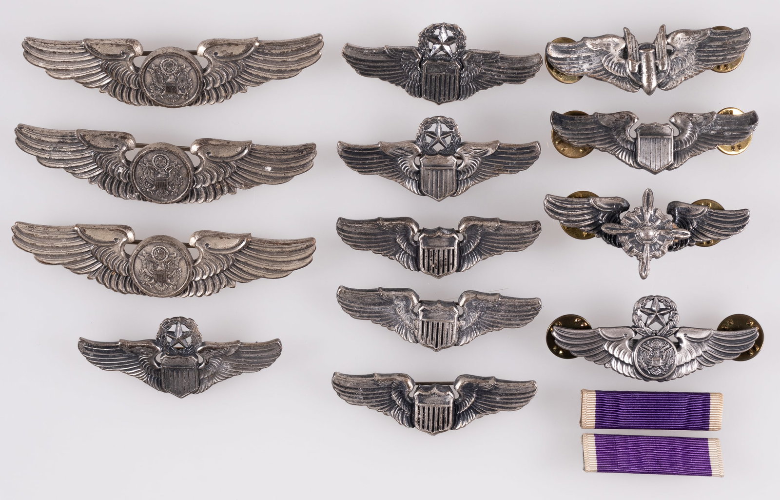 13 AMERICAN PILOT AND AIR CREW WINGS: Thirteen American pilot wings and air crew wings badges, including four Pilot wings, three Command Pilot wings, three Aircrew wings, one Master Aircrew wings, one Aerial Gunner wings, and one Flight E