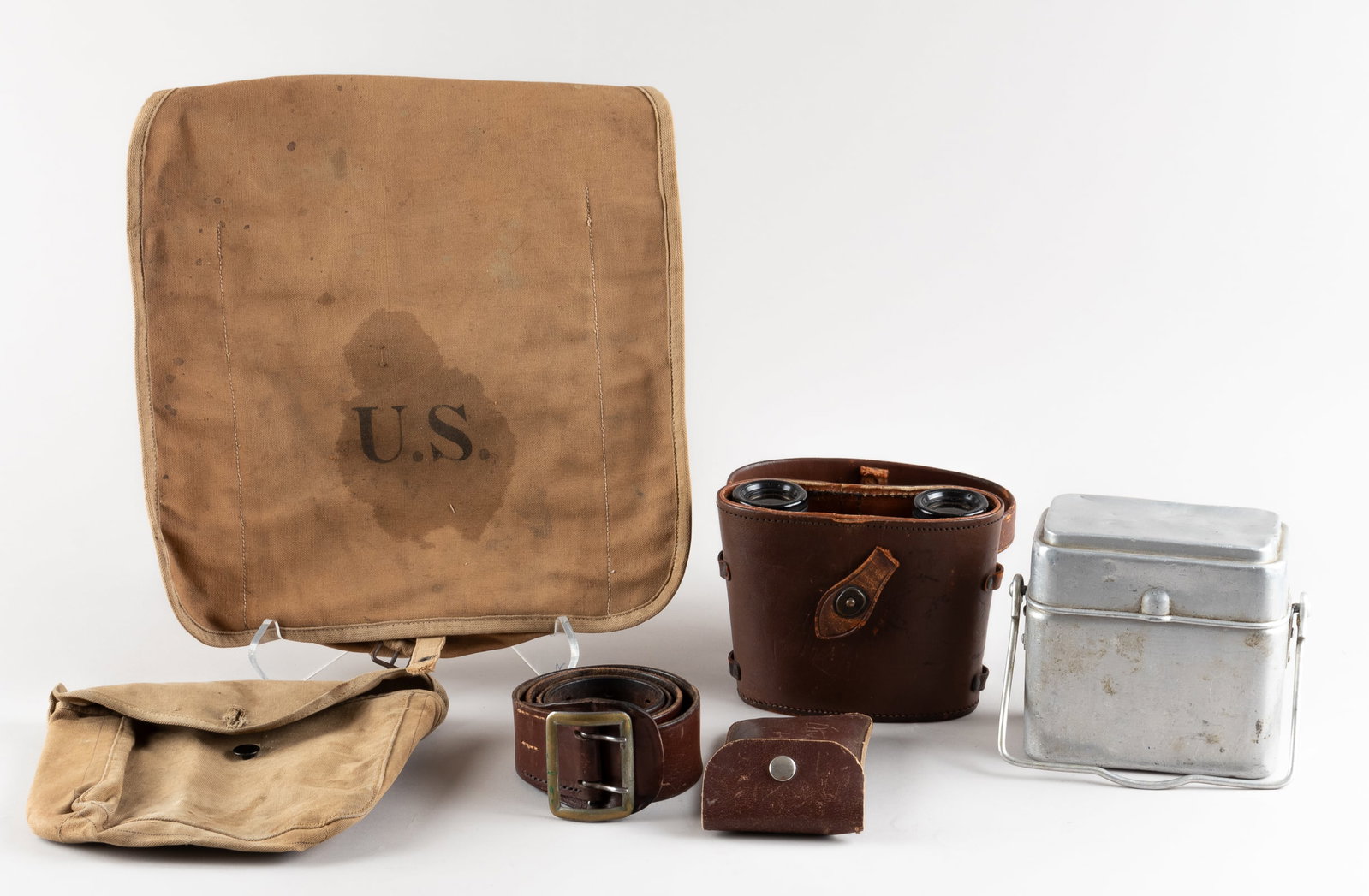 WWII AMERICAN SOLDIER EQUIPMENT LOT: Lot of five WWII American soldier equipment, including a 6 x 30 pair of binoculars from Universal Camera Corp., New York, with a leather carrying case, closing strap is torn in half, a US Army stereos