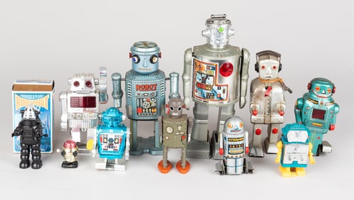 10 MISC TOY ROBOTS, WIND-UP AND BATTERY OPERATED