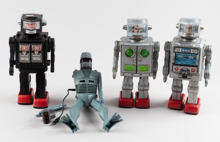 4 VINTAGE BATTERY OPERATED ROBOTS [HORIKAWA]