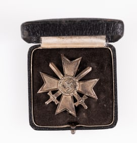 CASED WAR MERIT CROSS W/ SWORDS 1ST CLASS [JULIUS BAUER SOHNE]
