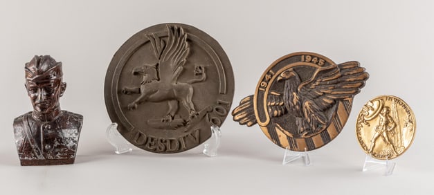 4 AMERICAN MILITARY PLAQUES AND STATUE