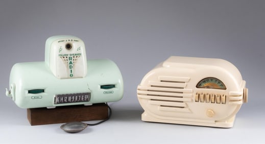 VINTAGE AMERICAN BEDSIDE RADIOS