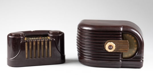 2 VINTAGE AMERICAN BAKELITE RADIOS