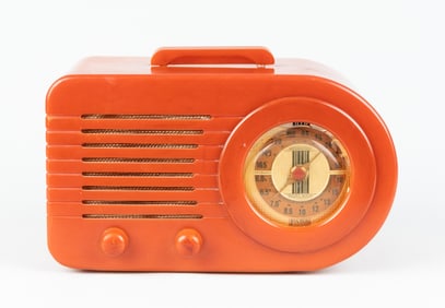 VINTAGE FADA MODEL 116 CATALIN 'BULLET' RADIO