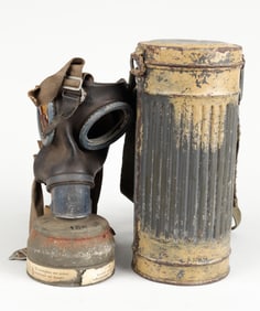 WWII GERMAN M30 GAS MASK WITH WEHRMACHT CASE
