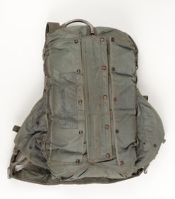 VIETNAM WAR ERA MAIN PARACHUTE BAG AND HARNESS