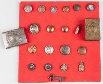 COLLECTION OF WWI GERMAN BELT BUCKLE AND BUTTONS