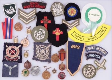 34 RHODESIAN AND SOUTH AFRICA MEDALS AND PATCHES