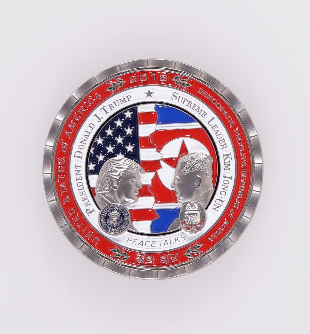 DONALD TRUMP - KIM JONG UN KOREAN PEACE SUMMIT COIN COA: Limited Edition coin from The White House Gift Shop commemorating the Korean Peace Talks Summit, one side featuring the relief of Donald Trump and Kim Jong Un surrounded by their respective countries'