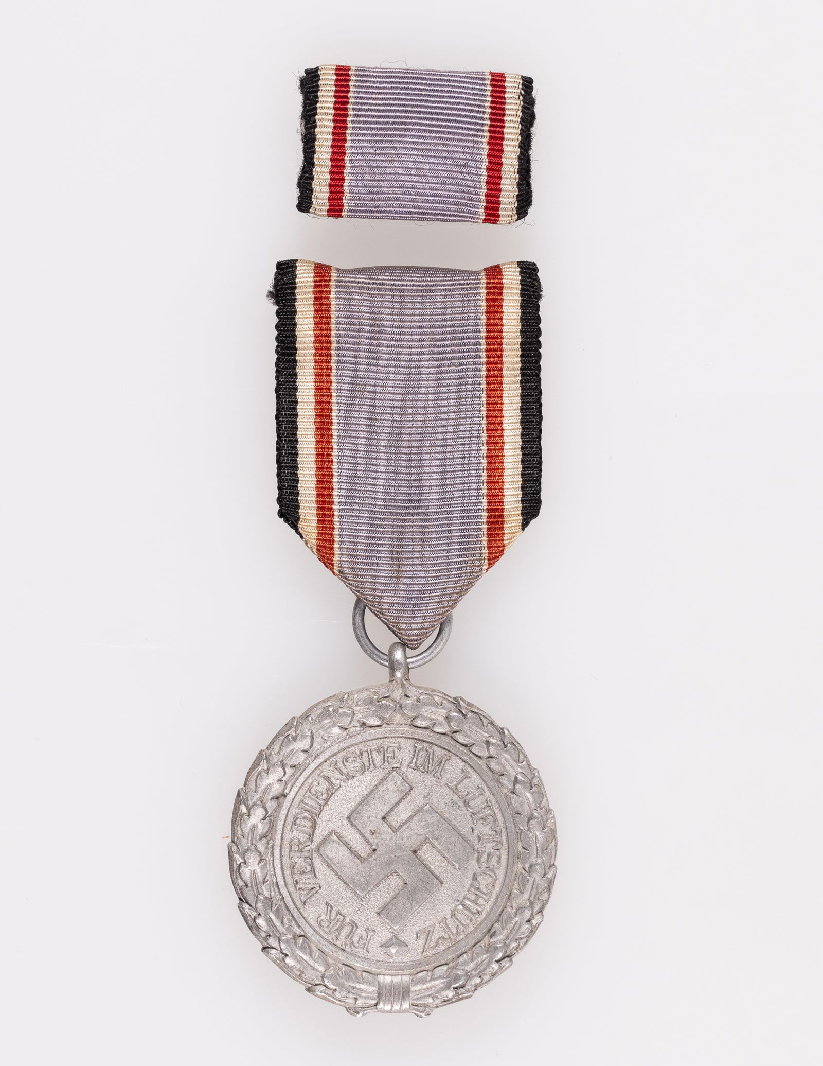 WWII LUFTSCHUTZ AIR DEFENSE MEDAL 2ND CLASS (1 of 4)