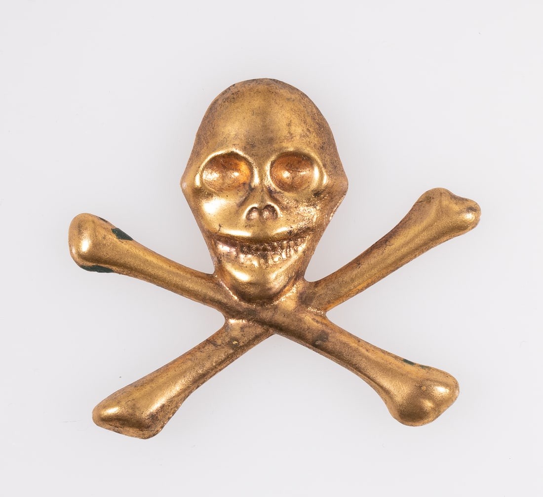 CHETNIK YUGOSLAVIAN ARMY TOTENKOPF CAP BADGE: Chetnik Detachments of the Yugoslav Army Totenkopf cap badge, die-stamped brass construction, the two bottom pins are present, but the top pin has broken off. 53 x 60 mm. The Chetniks was a Yugoslav r
