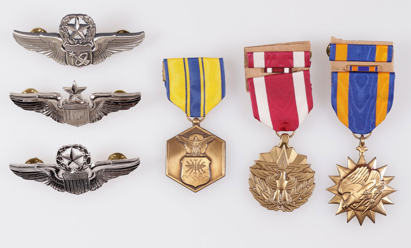 10 US FLIGHT MEDALS AND INSIGNIA (1 of 2)