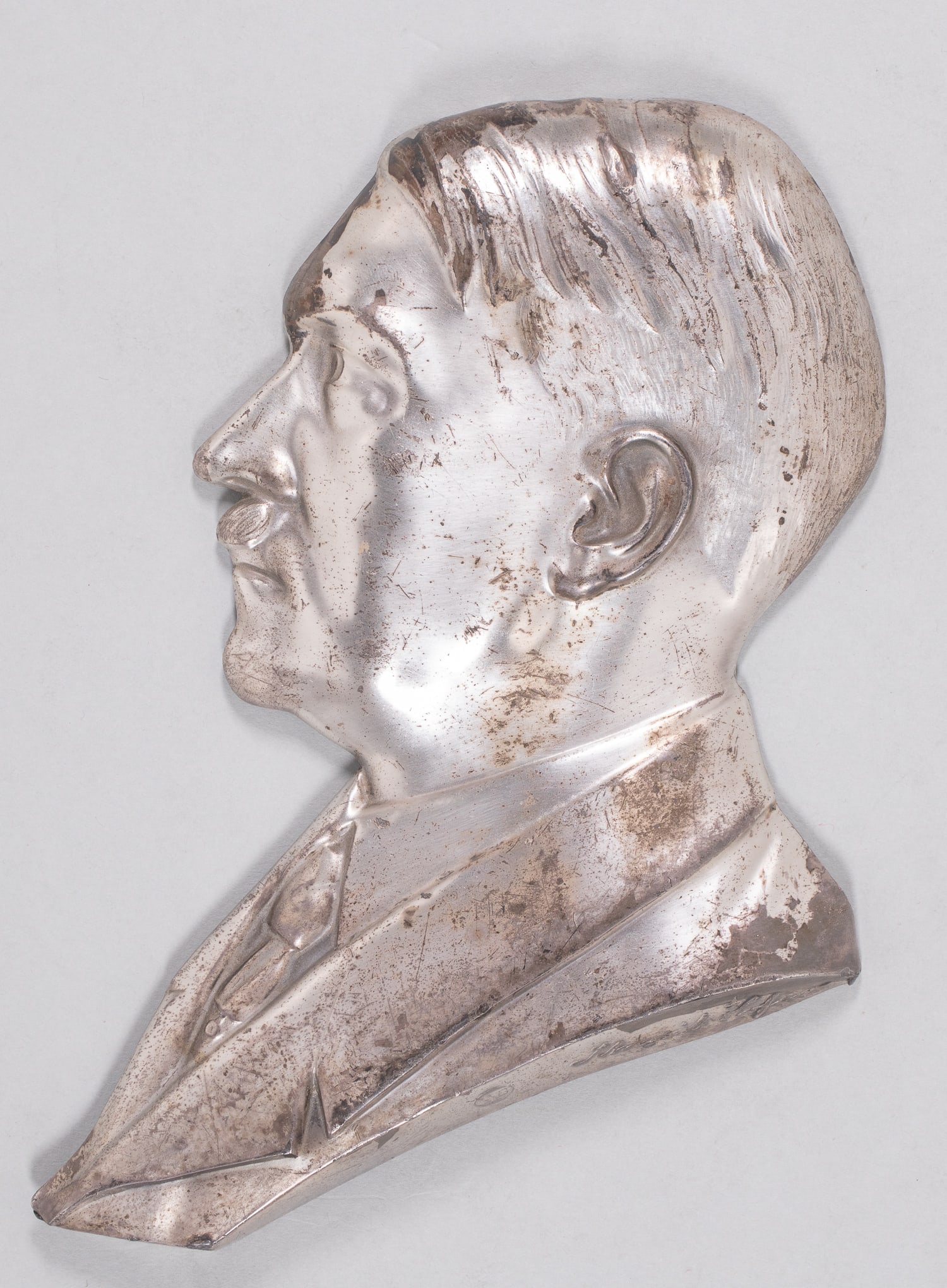 ADOLF HITLER RELIEF PLAQUE SCHMIDT-HOFER: Original Adolf Hitler relief plaque. Features the left side of Hitler's face, marked on the bottom 'HB / Schmidt-Hofer,' for the Hans Hermann van Beusekom manufacturing firm, and artist