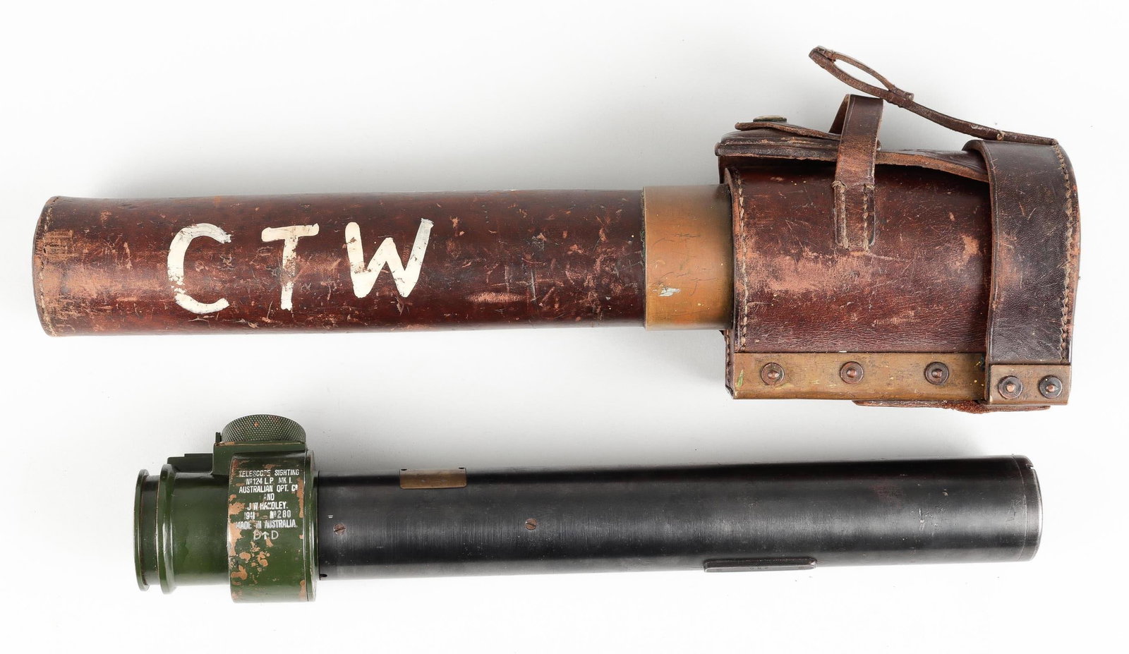 WWII AUSTRALIAN SIGHTING TELESCOPE FOR ANTI-TANK GUN BY J.W. HADLEY: WWII Australian anti-tank gun sight with leather case, on the right side of the scope reads 'Telescope Sighting No 124 L.P. MK. 1 Australian Qpt. Co. and J.W. Handley. 1941 _ No. 280.' The lens shows